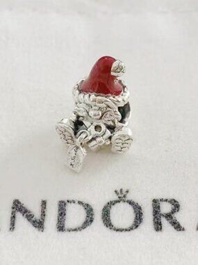 Pandora Seated Santa Claus & Present Charm